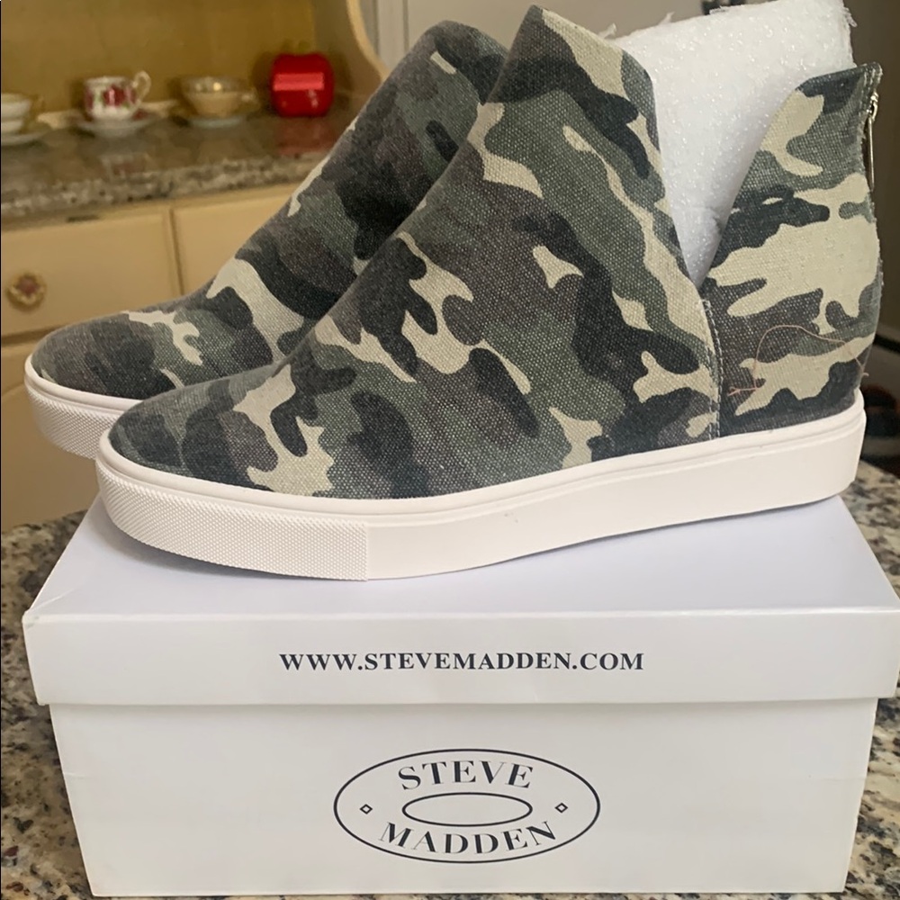 Steve Madden Green Camouflage High-Top Sneakers